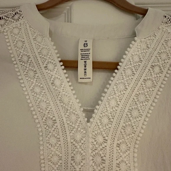 Elegant White Lace Trim Blouse - Picture 2 of 4